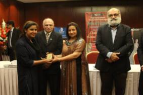 Ayshasaleem award2