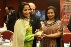 ReedaSheikhani with award2