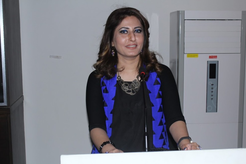 YasmeenMirza addressing award