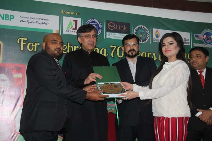 samar nizam receiving 15th award