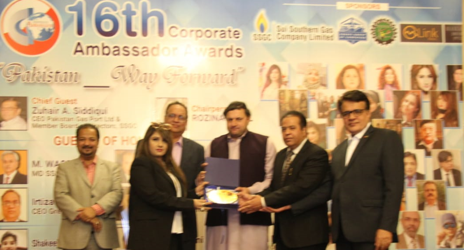 afshan rashid getting award